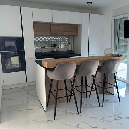 Apartments Albatross โนวาลยา ภายนอก รูปภาพ